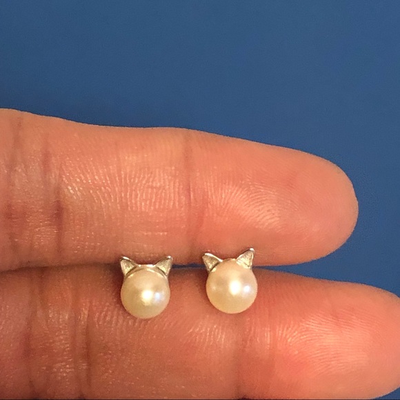 Cute Fresh Water Pearls Cat Earrings - Picture 3 of 3